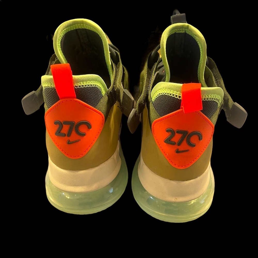 Nike 270